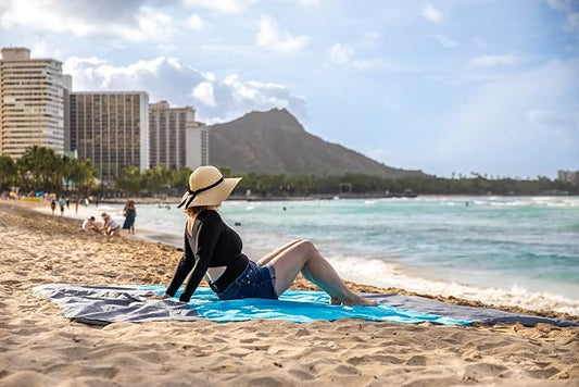 Sand Free Beach Blanket, Large Beach Mat, Water Resistant Mat Quick Drying, Lightweight & Durable with 4 Stakes & 4 Corner Pockets, Compact for Travel, Camping, and Hiking