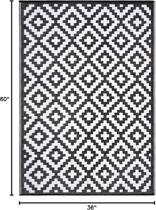 FH Home Outdoor Rug - Waterproof, Fade Resistant, Reversible - Premium Recycled Plastic - Geometric - Porch, Deck, Balcony, Mudroom, Laundry Room, Patio - Aztec - Black & White Crease Free - 3 x 5 ft