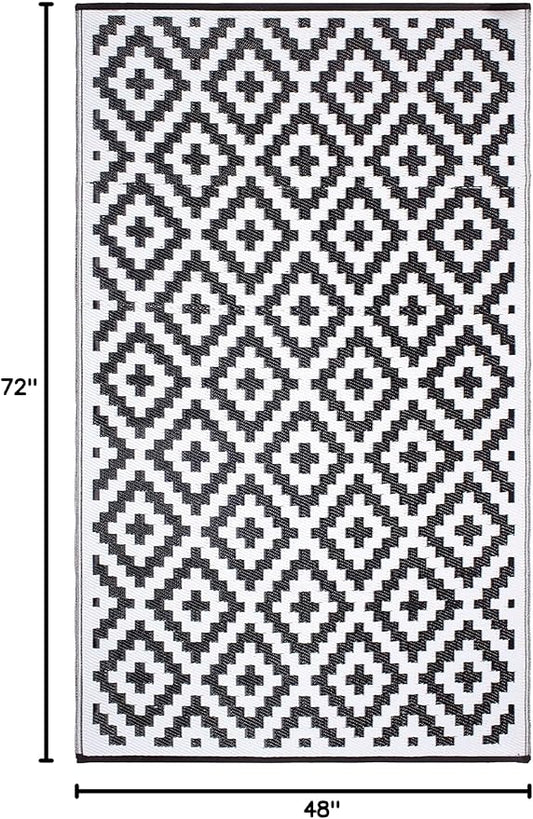 FH Home Outdoor Rug - Waterproof, Fade Resistant, Reversible - Premium Recycled Plastic - Geometric - Patio, Deck, Porch, Balcony, Laundry Room - Aztec - Black & White Crease Free - 4 x 6 ft