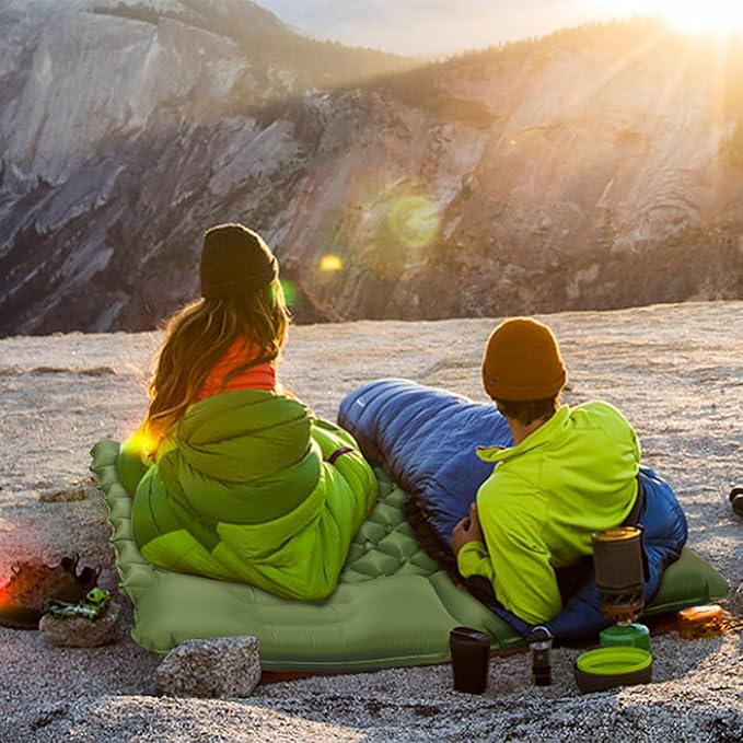 Double Sleeping Pad for Camping, 2 Person Ultralight Inflatable Sleeping Mat with Pillow and Built-in Foot Pump, Portable Camping Mattress for Tent, Backpacking, Hiking, Traveling（Green