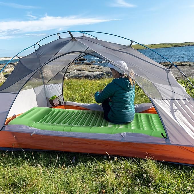 INVOKER 5.12" Camping Sleeping Pad with Built-in Foot Pump, Ultralight Inflatable Camping mat, for Camping, Backpacking, Hiking, Car Travel, Tent, Picnic, Beach, Green