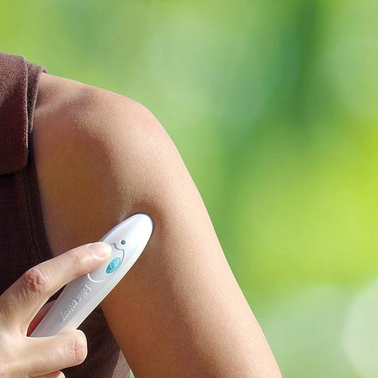 bite away - The Original Electronic Bug bite Treatment for Mosquito Bites, Made in Germany. Without Chemicals - Treatment by Heat, up to 300 Applications Possible with The First Set of Batteries