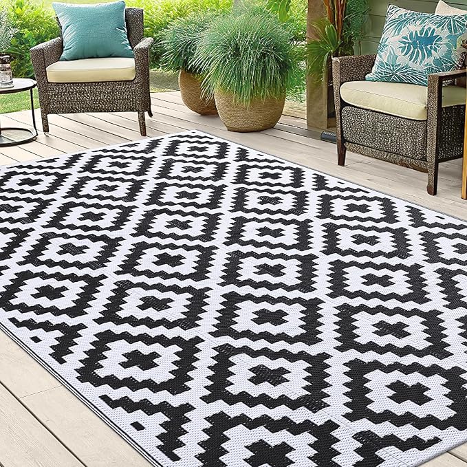 Smiry Waterproof Outdoor Rug 5x8 ft, Reversible Plastic Straw Patio Camping Rugs, Outdoor Indoor RV Mat Carpet for Patio, Outside Entry, Backyard, Deck, Bench, Picnic, Camper, Black & White