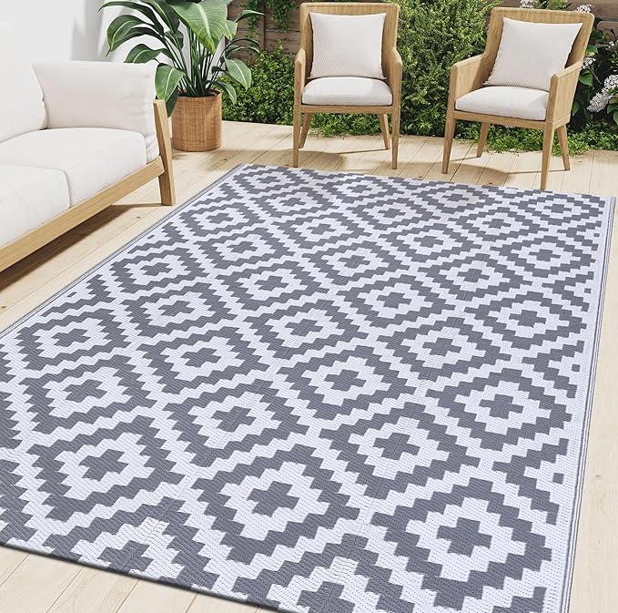 Smiry Waterproof Outdoor Rug 4x6 ft, Reversible Plastic Straw Patio Camping Rugs, Outdoor Indoor RV Mat Carpet for Patio, Outside Entry, Backyard, Deck, Bench, Picnic, Camper, White & Grey
