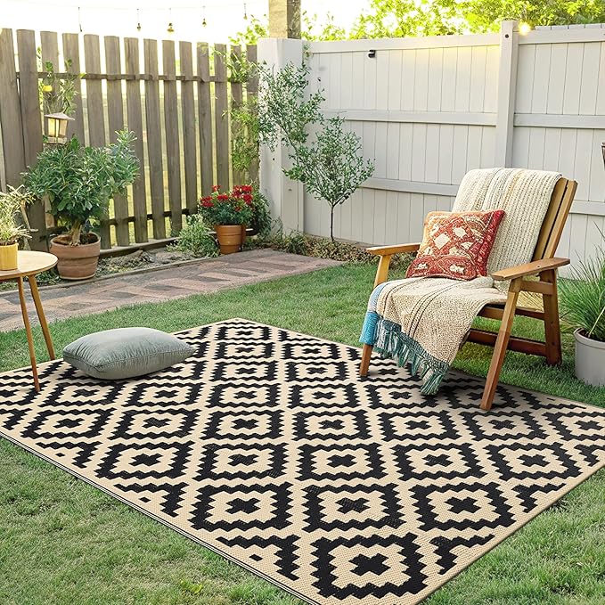 Smiry Waterproof Outdoor Rug 4x6 ft, Reversible Plastic Straw Patio Camping Rugs, Outdoor Indoor RV Mat Carpet for Patio, Outside Entry, Backyard, Deck, Bench, Picnic, Camper, Black & Beige