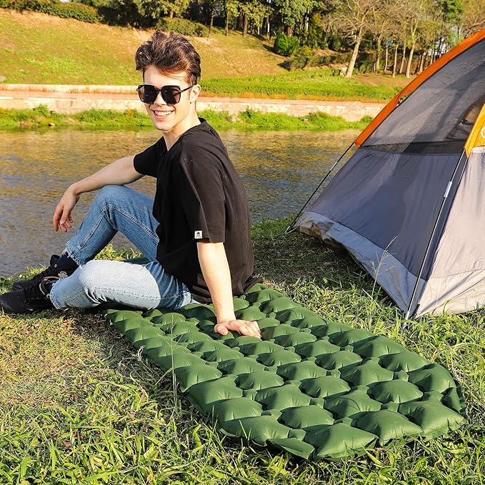 Amazon Basics Camping Sleeping Pad with Quick-Inflate Foot Pump, Water Resistant, Ultralight, Olive Green