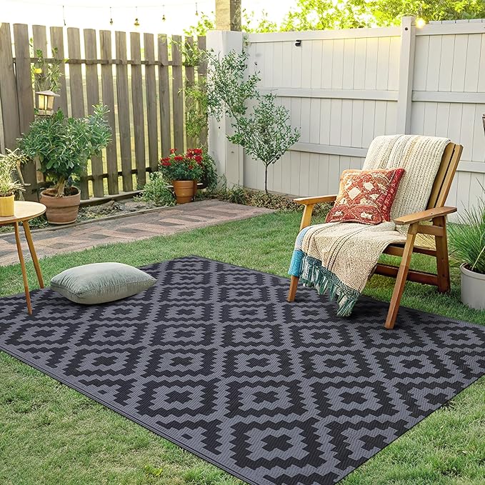 Smiry Waterproof Outdoor Rug 4x6 ft, Reversible Plastic Straw Patio Camping Rugs, Outdoor Indoor RV Mat Carpet for Patio, Outside Entry, Backyard, Deck, Bench, Picnic, Camper, Black & Grey