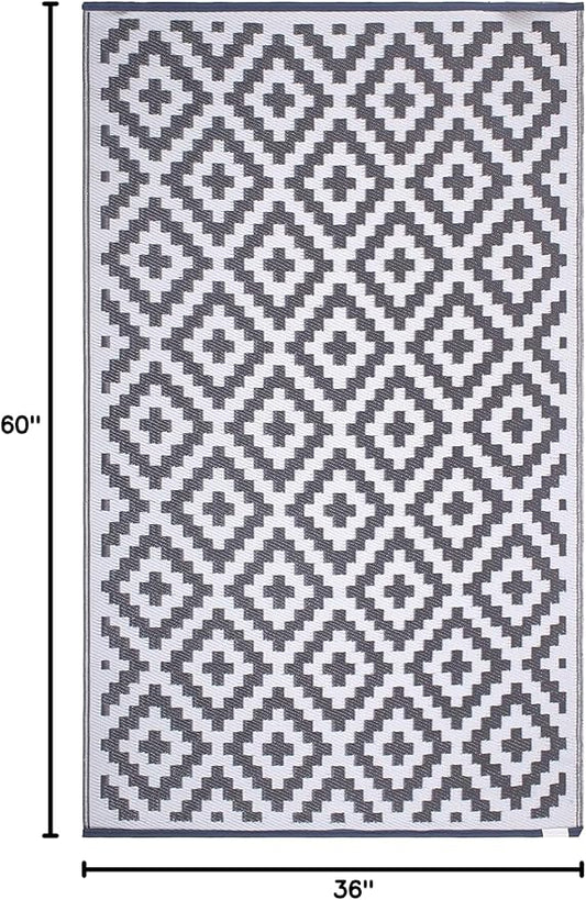 FH Home Outdoor Rug - Waterproof, Fade Resistant, Reversible - Premium Recycled Plastic - Geometric - Porch, Deck, Balcony, Mudroom, Laundry Room, Patio - Aztec - Gray & White Crease Free - 3 x 5 ft