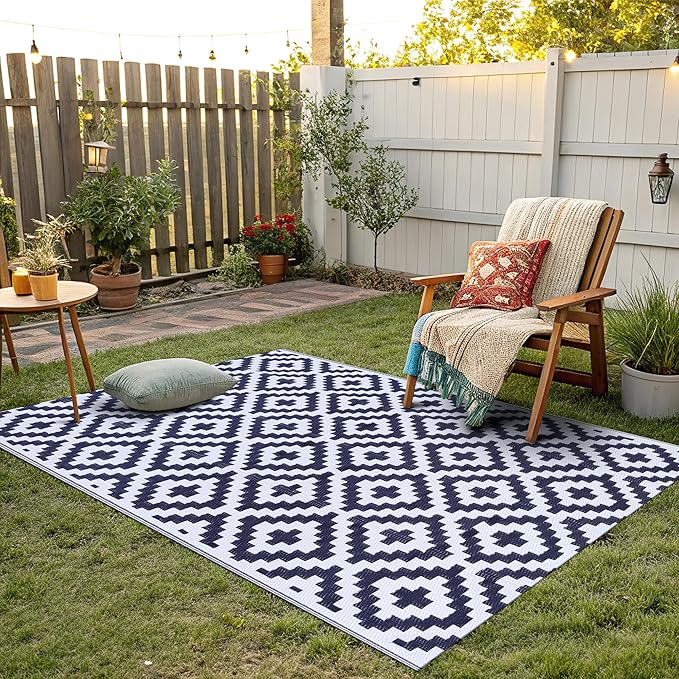 Smiry Waterproof Outdoor Rug 4x6 ft, Reversible Plastic Straw Patio Camping Rugs, Outdoor Indoor RV Mat Carpet for Patio, Outside Entry, Backyard, Deck, Bench, Picnic, Camper, White & Navy