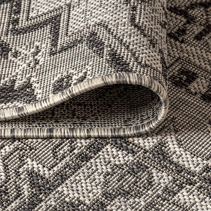 JONATHAN Y SMB105D-5SQ Estrella Bohemian Medallion Textured Weave Indoor Outdoor Area Rug Coastal Bohemian Rustic Glam Easy Cleaning Bedroom Kitchen Backyard Patio Non Shedding, 5' Square, Black/Gray